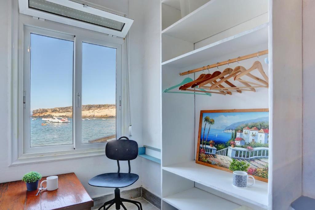 La Casa del Capitán - desk-chair-sea-view-wardrobe